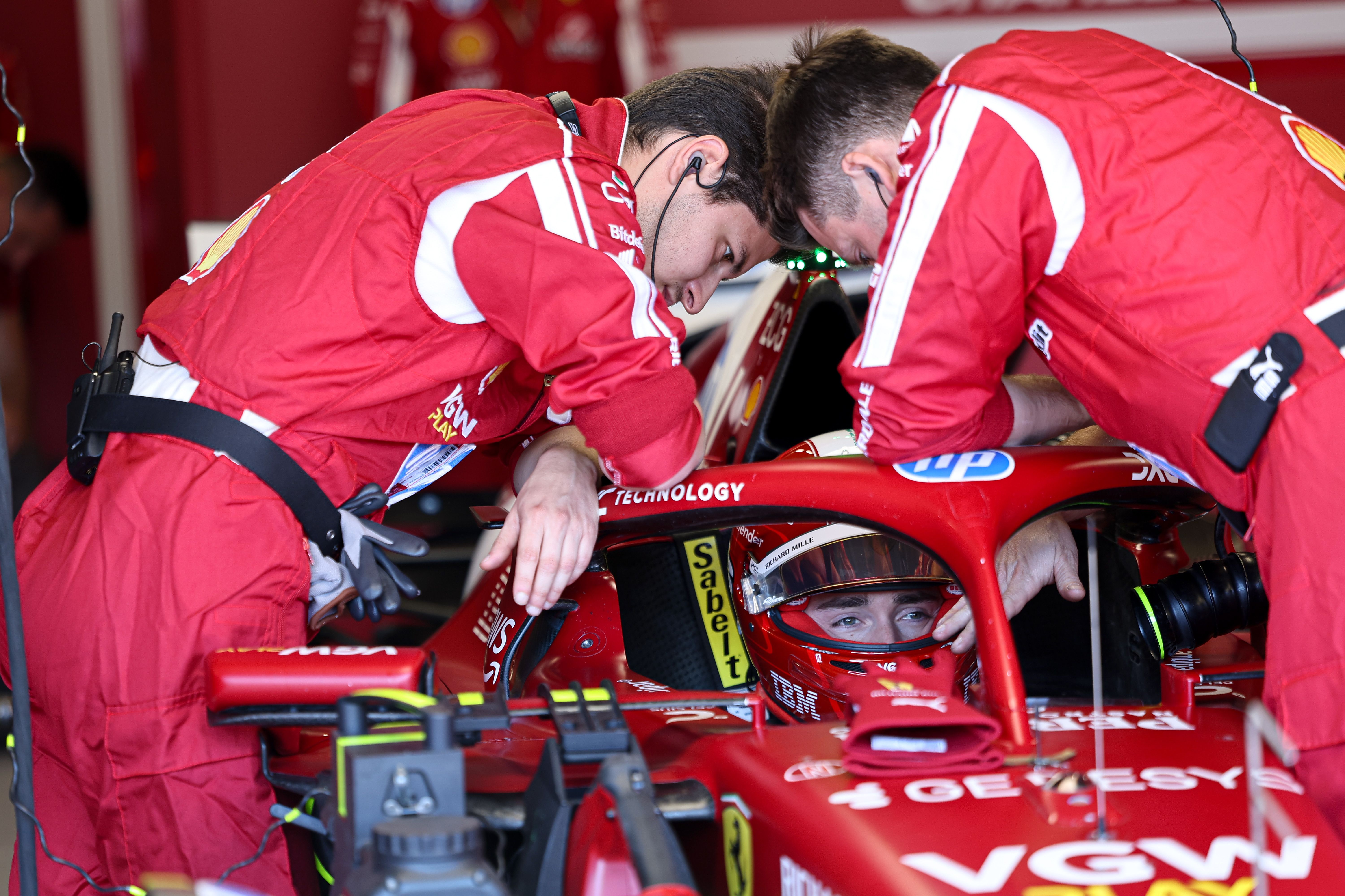 雷诺车队碾压哈斯车队,维斯塔潘点燃赛场的简单介绍 雷诺车队碾压哈斯车队,维斯塔潘点燃赛场的简单介绍
