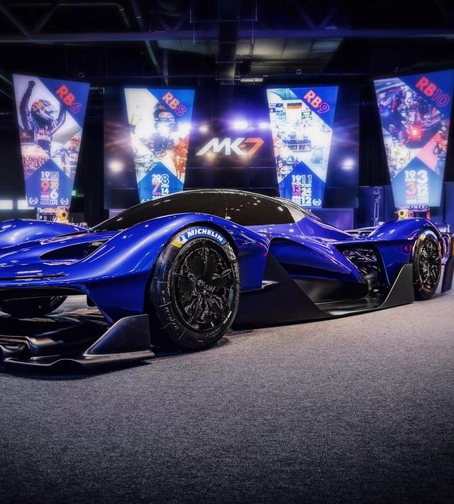 包含红牛车队逆转梅赛德斯，塞恩斯关键制胜的词条