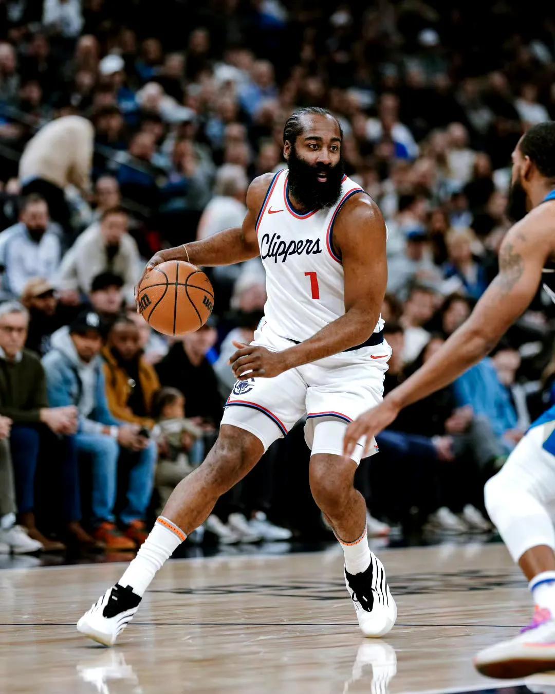 福建队力克快船，伦纳德关键制胜