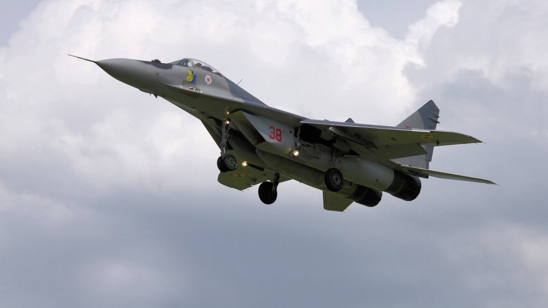 赛道与球场的双重奏，维斯塔潘的攻防与凯尔特人的冲垮战术