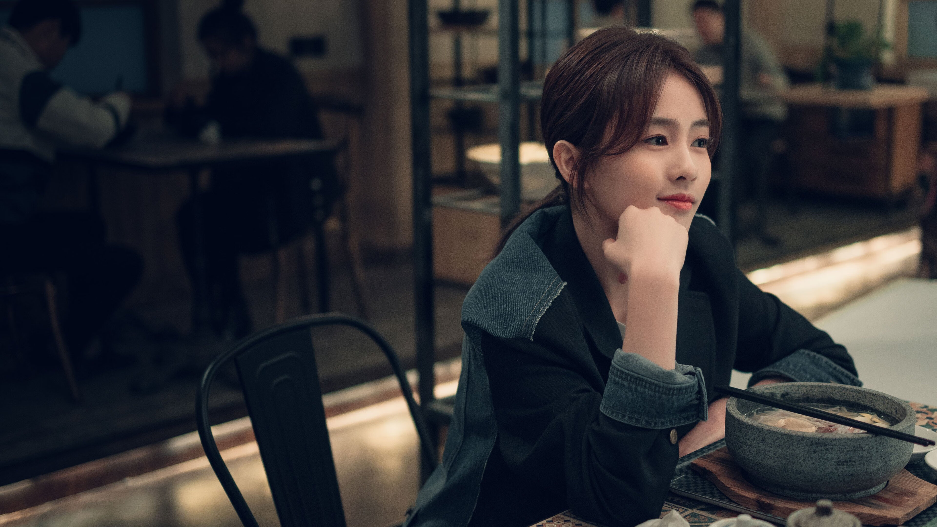 当足球之王降临篮球场，塞维利亚末节逆转安哥拉，梅西化身关键先生