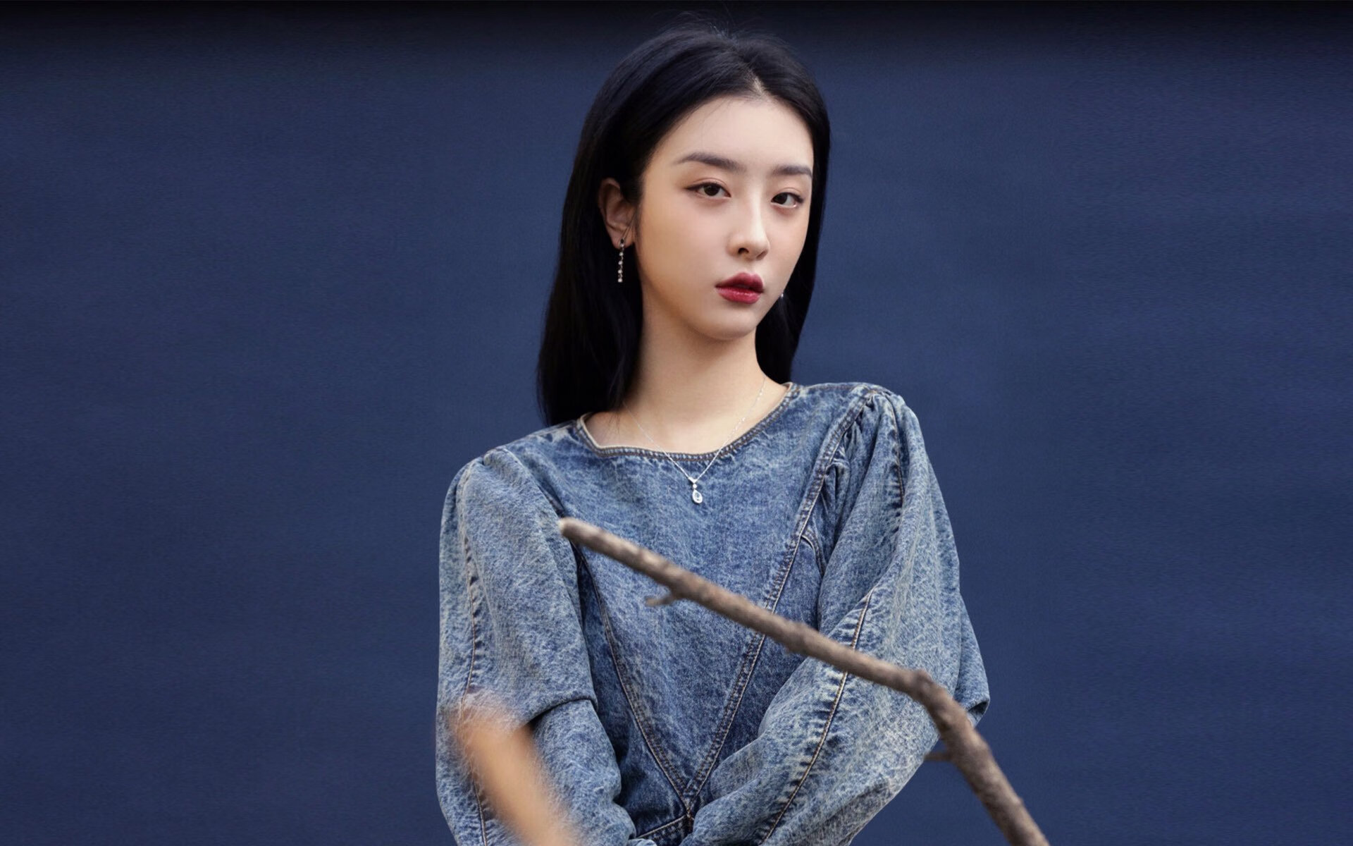 足球之夜的双重奇迹，几内亚加时决胜丹麦，奥斯梅恩德甲争冠战主宰赛场