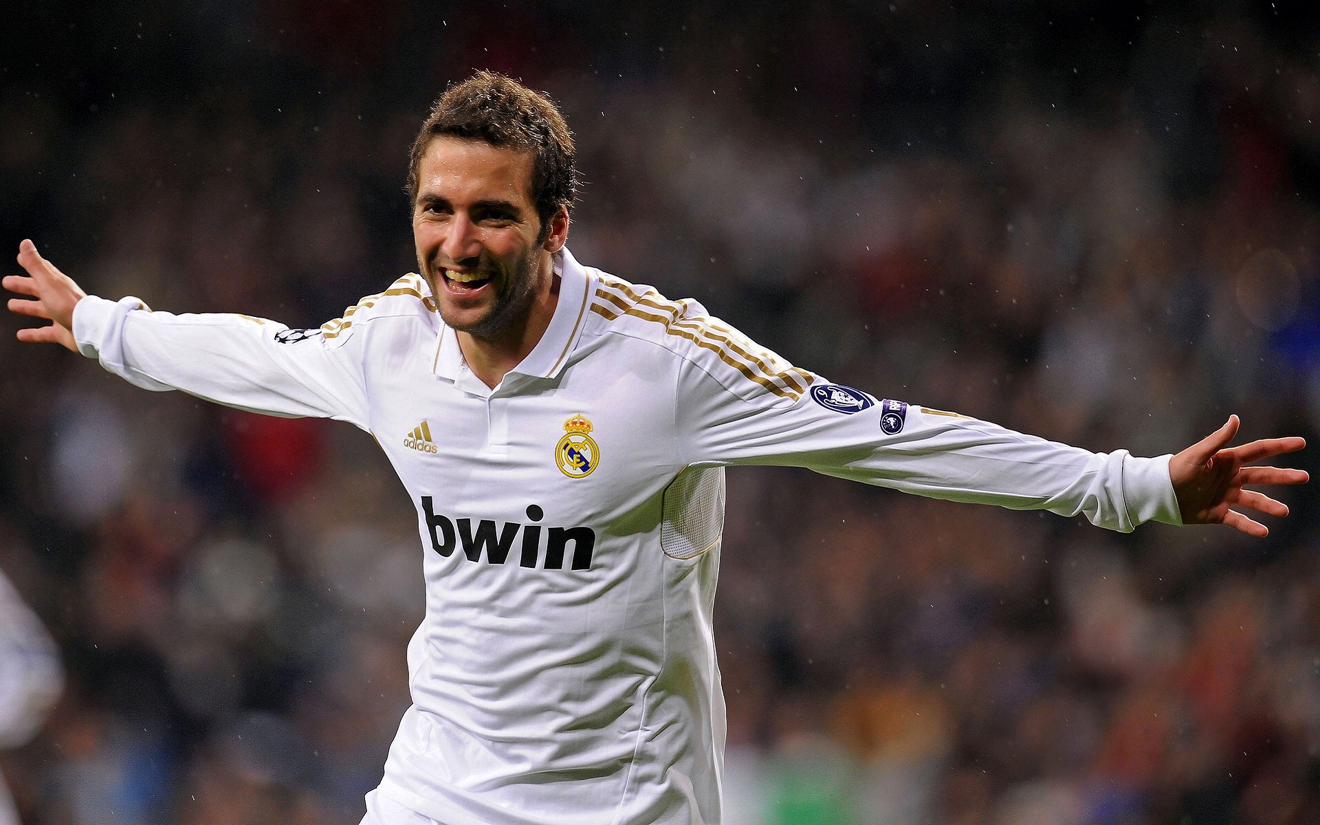 一剑封喉！欧文89分钟绝杀点燃德甲争冠夜，他如何成为拜仁的王牌密钥？